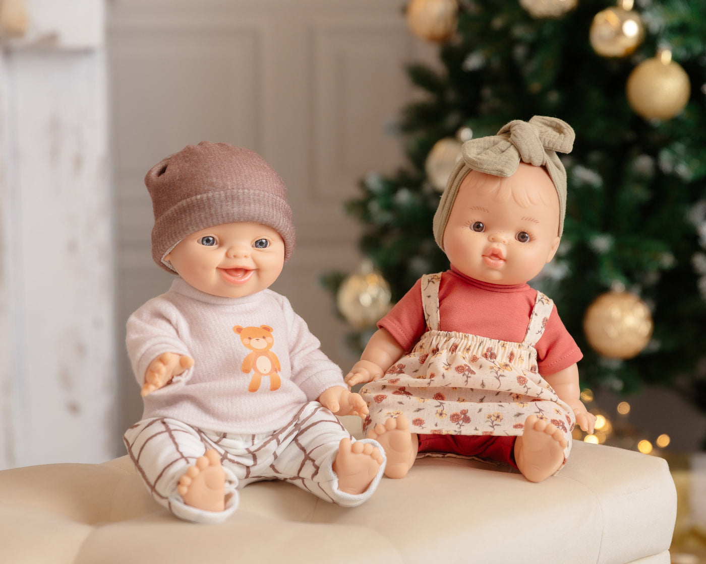 Bébé Gordis - Frederica avec salopette-robe fleurie et bandeau - Paola Reina