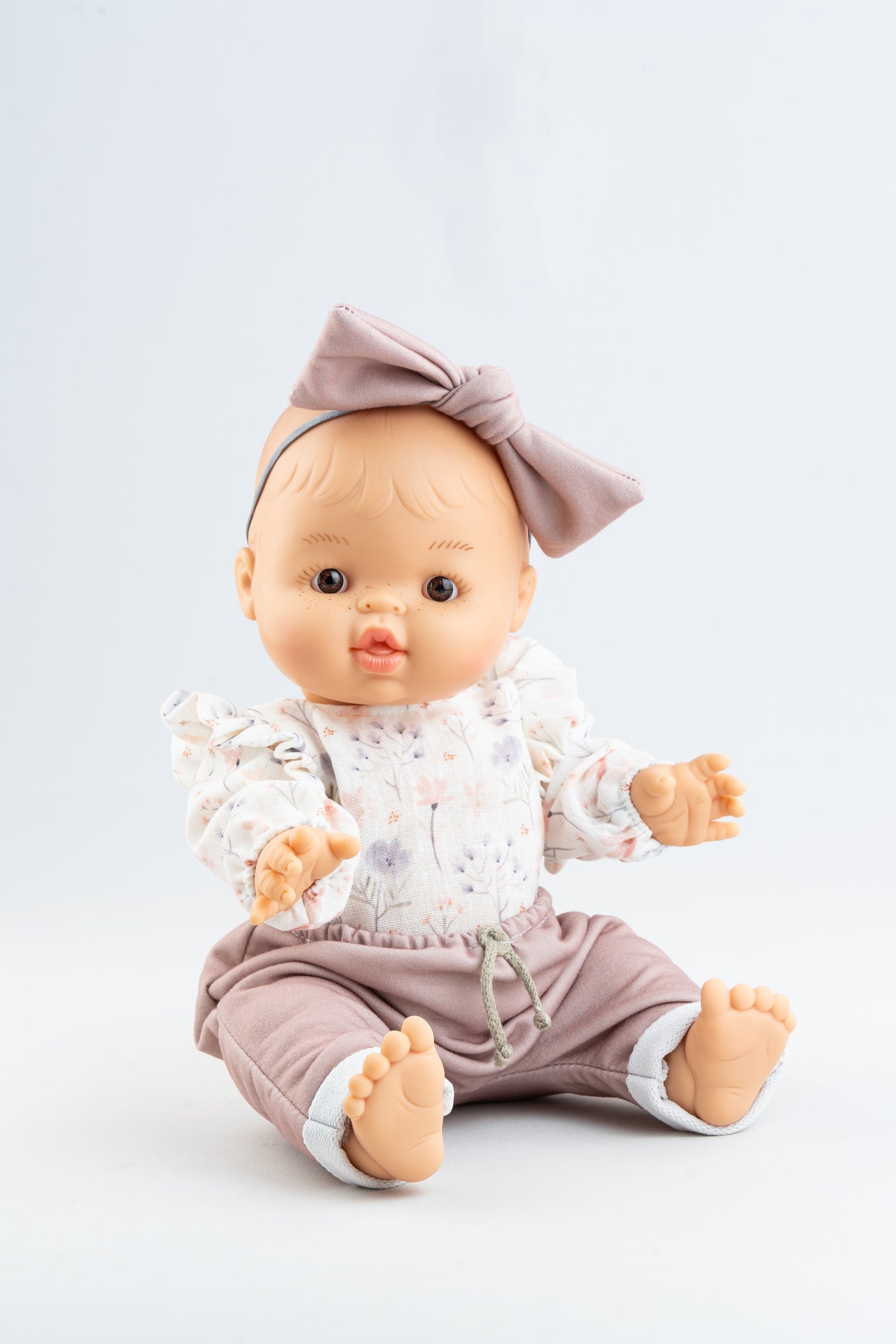 Bébé Gordis - Rose avec chandail fleuris, pantalon et boucle - Paola Reina