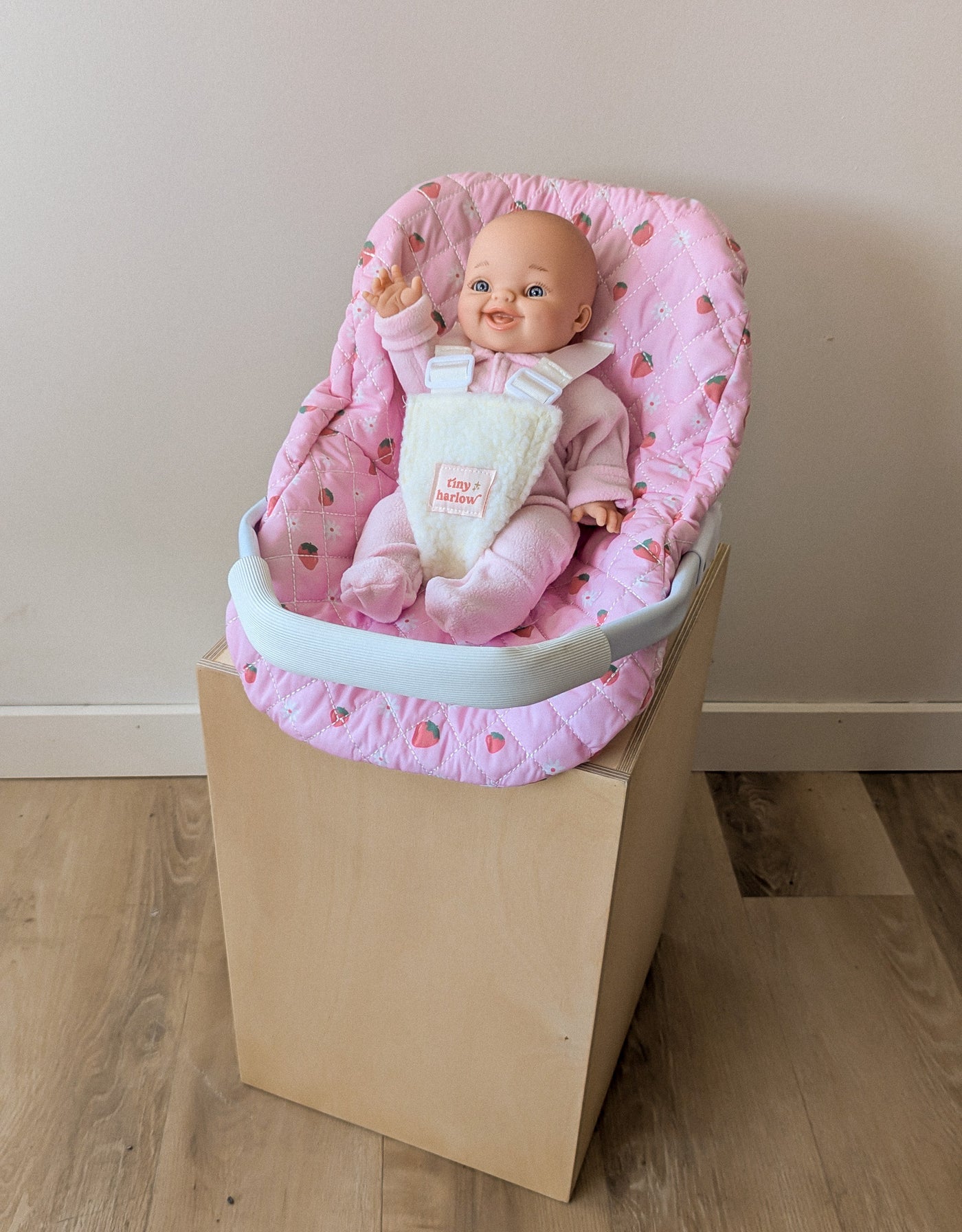 Doll Capsule - Strawberry - Tiny Harlow