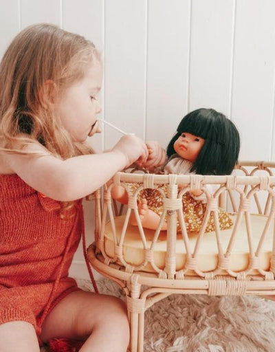 Bassinette pour poupée en rotin - Argile - Poppie Toys marque  Poppie Toys vendu par Veille sur toi